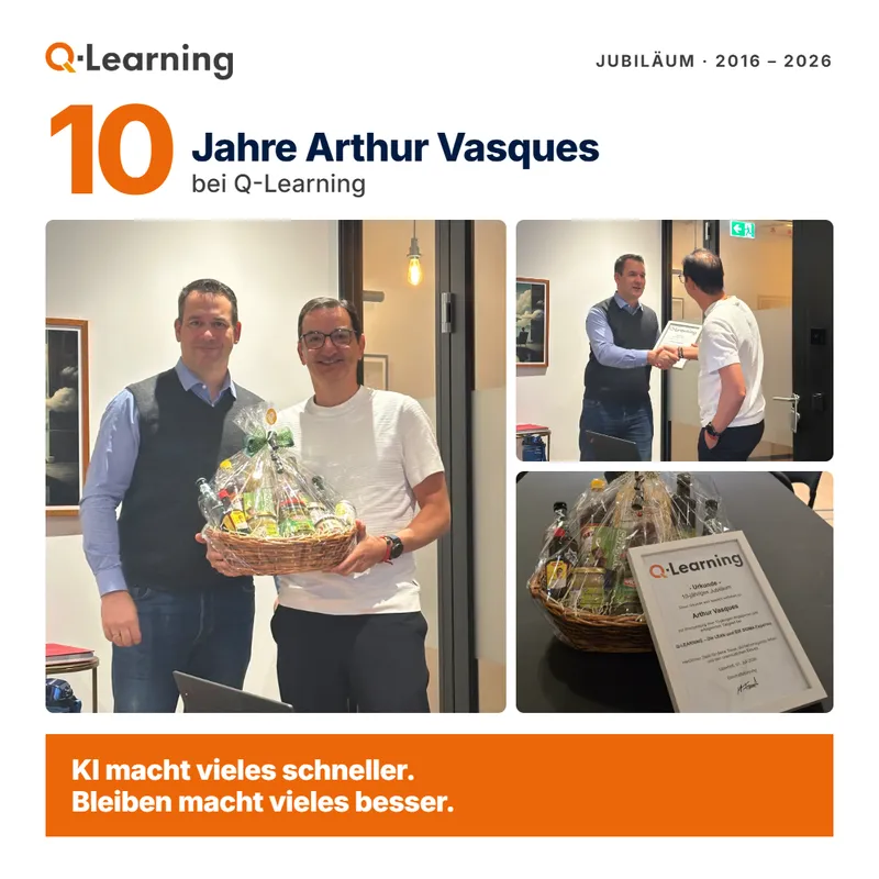 Arthur Vasques feiert 10 Jahre bei Q-Learning – Übergabe von Urkunde und Präsentkorb im Büro